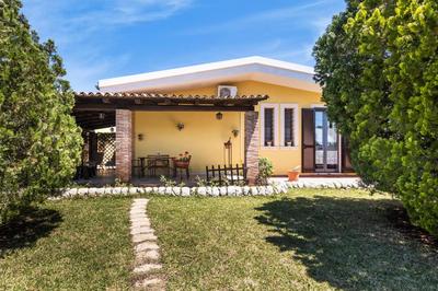 Villa Kalos near the sandy beach, parking & wifi