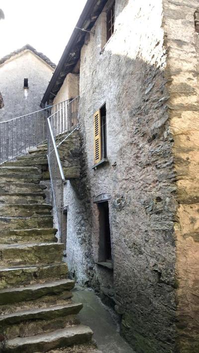 il fiume di fianco. appartamento alta valsesia