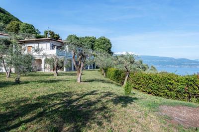 Villaro Lake View