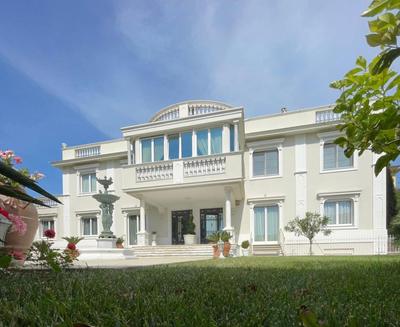 Villa Bianca a few steps by the sea with exclusive garden & jacuzzi