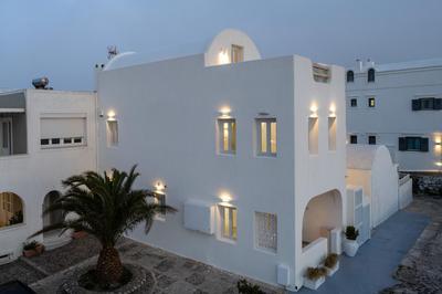 Airth Santorini Suites