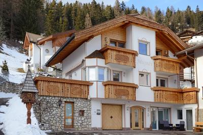Apartments Mujnei
