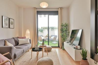 C88 - Deluxe Apartment Downtown with Pool and Parking