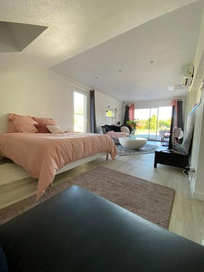 Pleasant Calm Guest Room with Pool