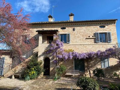 Casale Iris