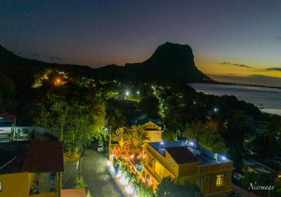 Lukshvilla private villa Le morne wind n kite surfers accomodation & car rental mauritius