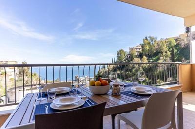 GuestHost - Calipso Seaview Flat with Private Parking