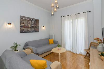 Kerameikos Metro Apartment for 4