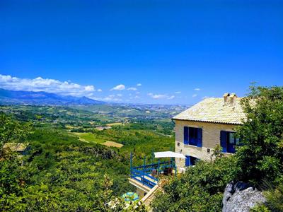 La casa dalle finestre blu