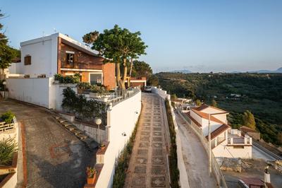 Villa vista mare con piscina riscaldata a Trappeto