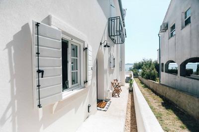 Seafront Beach House - First Row to Sea