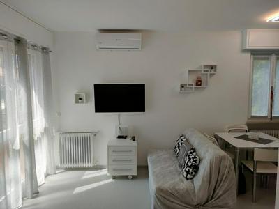 Appartamento Mirabell, FRONTE SPIAGGIA, VISTA MARE CON PARCHEGGIO