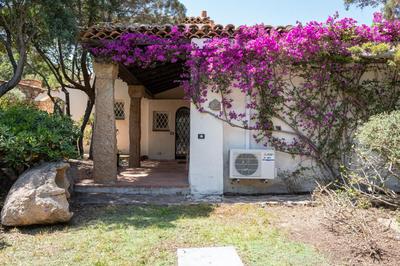 [PORTO CERVO CENTRO]VILLA CON PISCINA E PRIVACY E VISTA