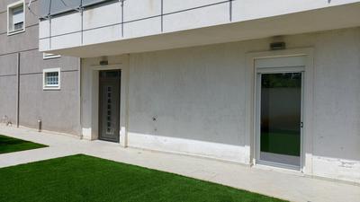 Gianni & Sophia airport house