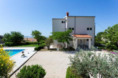 Melki for 12 people with private pool