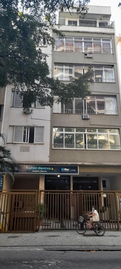 charmosa cobertura em Ipanema na quadra da praia de quarto, sala, terraço e sauna