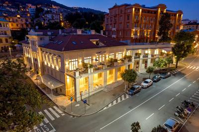Plaza Apartments