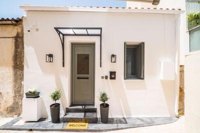 Antigone's Lux Home 10mins walk to beach, old town, city