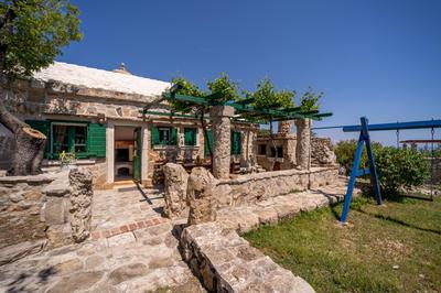The Ultimate Escape - traditional cottage & private pool