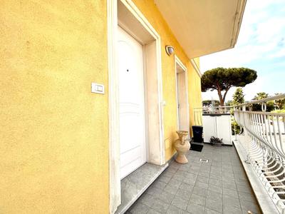 Luminoso appartamento indipendente, al mare !