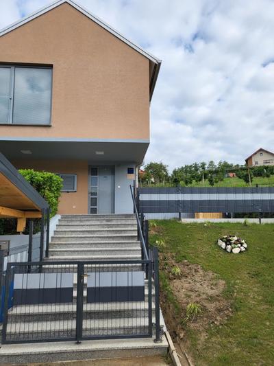 Villa Dambo mit Pool , 4 Sterne