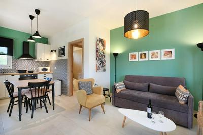 Art Garden House - 500m from the Beach