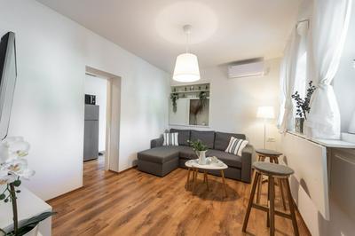 Apartment Near Old Town, FREE PARKING & Huge Garden