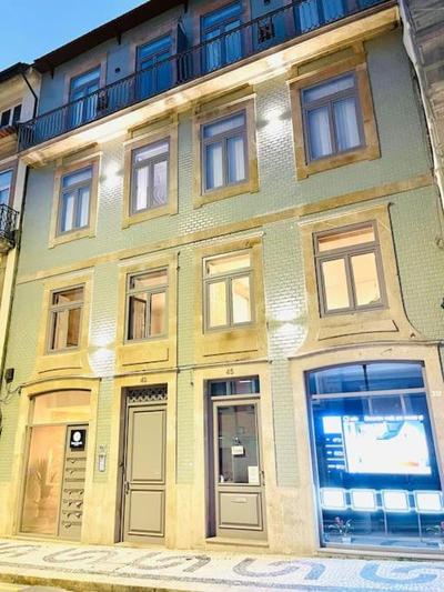 Apartamento central, junto a Praça da Batalha - APT F