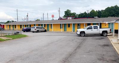 LAMPLIGHTER INN