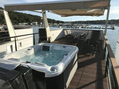 Floating House VARONI