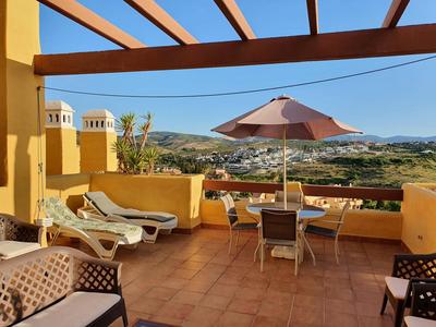 3 Bed Penthouse - Sleeps 8 - Pool - Sea View