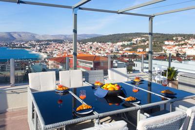 Oceanview Deluxe penthouse apartment with 89m2 living space 90m2 roof terrace