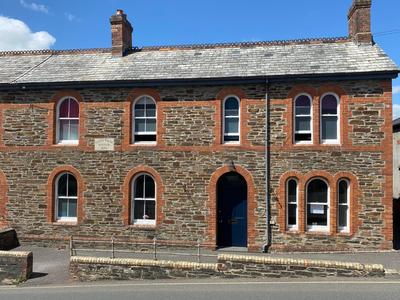 Victorian Police Station - flexible suite, self contained