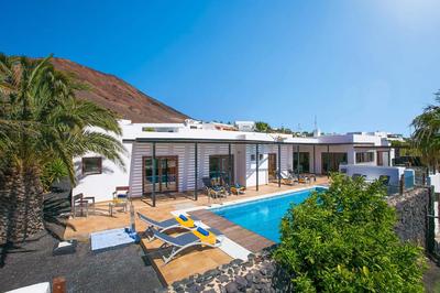 Villa Corito Cinco by Villa Plus