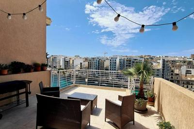 2 Bedroom Seafront Duplex Penthouse in the heart of Spinola Bay