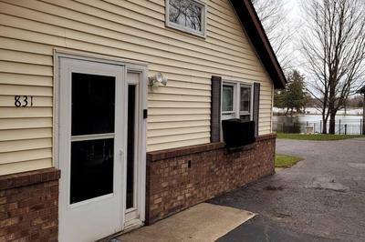 Large 1 BR Cottage, KING BED on the Lake