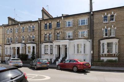 Spacious 3 bedroom flat with terrace