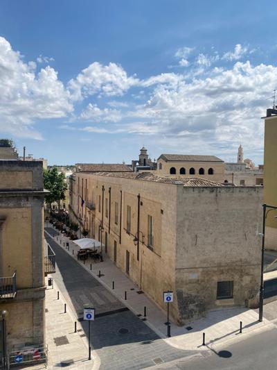 SUNNY Central bright apt, historical living Matera
