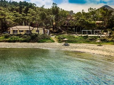 Azzuro Beach House - On the Beach & Private Pool, by ZanteWize