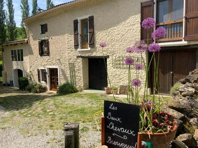 The Two Horses Guest Rooms