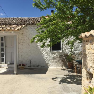 Aνεξάρτητη παραδοσιακή πέτρινη κατοικία
