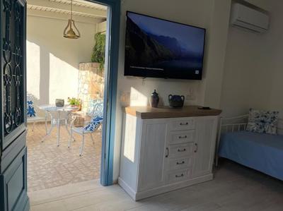 Reginas Studios & Apartments- Blue Flower apartment