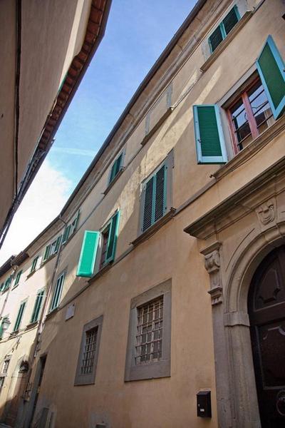 Appartamento di Lusso in Borgo Storico Toscano