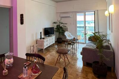 Comfortable 2-bedroom apartment near city center 100m from metro