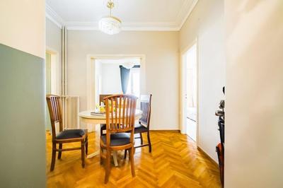 Emporikon Apartment Steps From Historic Center