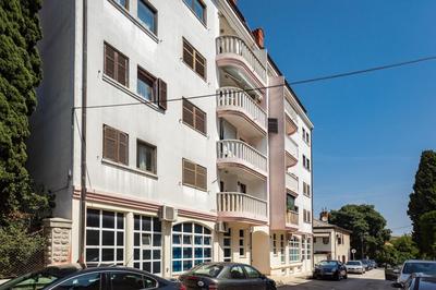LAVERUDA Apartment with balcony and free parking