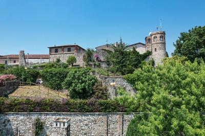 Castle Retreat- Lake and Attractions in 120mt