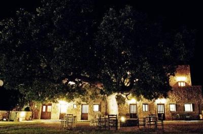 Vlyhada Guesthouse