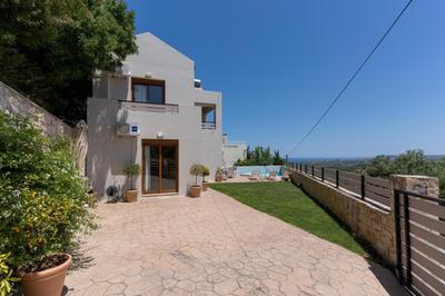 Linari Villa, a peaceful & cozy 2bdr villa with private pool!