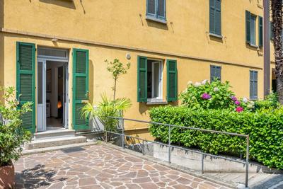 GuestHost - Cosy APT 200m from Como-Borghi Station